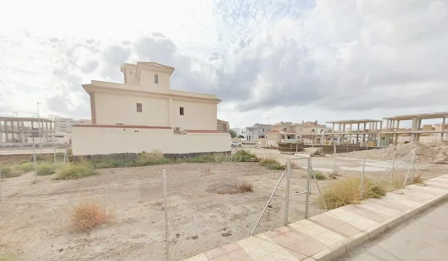 SE VENDE TERRENO EN ROQUETAS DE MAR