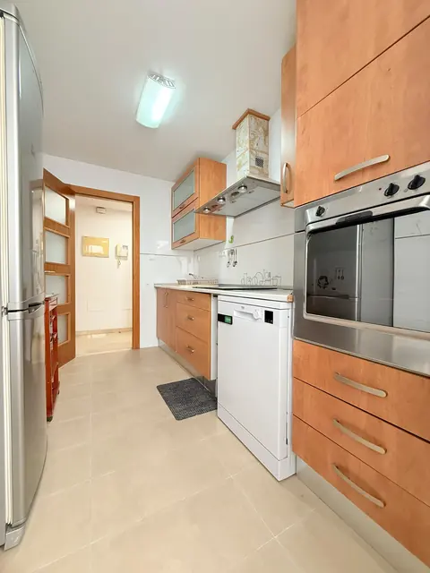 SE ALQUILA PRECIOSO PISO EN AVENIDA MONTSERRAT 24