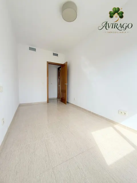 SE VENDE PISO EN CARRETERA GRANADA 15