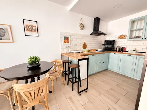 SE VENDE ESTUDIO EN CALLE RODRIGO VIVAS MIRAS 8
