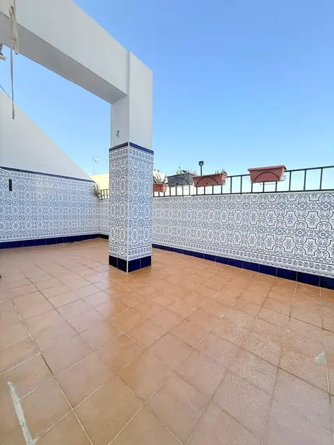 SE ALQUILA PISO EN CALLE SAN LEONARDO 22