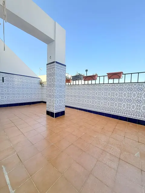 SE ALQUILA PISO EN CALLE SAN LEONARDO 21