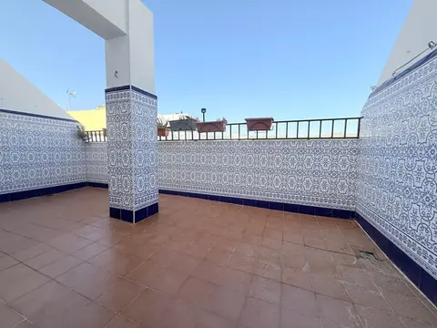 SE ALQUILA PISO EN CALLE SAN LEONARDO 19