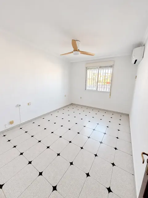 SE ALQUILA PISO EN CALLE SAN LEONARDO 4
